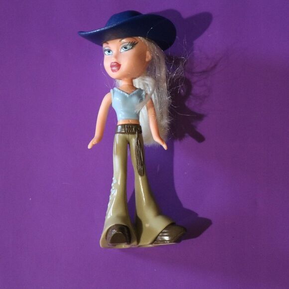 Bratz Cloe McDonalds Toy - Picture 1 of 1